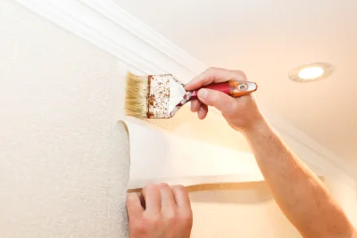 Pose de papier peint à Verrue — revêtements muraux et toiles de verre